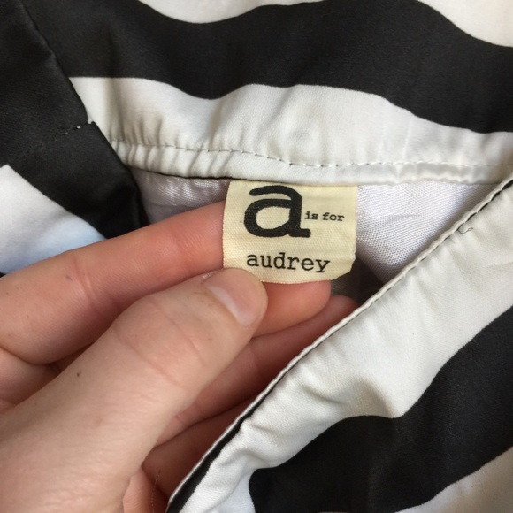 Audrey Striped Shorts - Picture 4 of 6